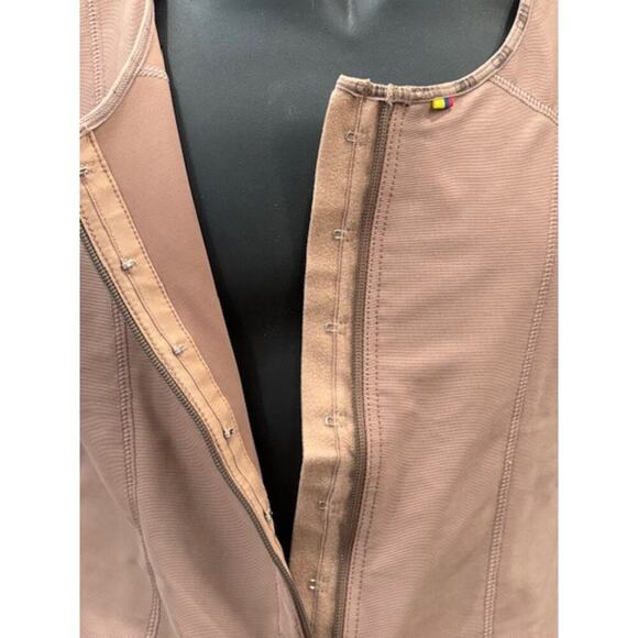 Men’s Compression Garment (Fajas) For Under Clothes or Post-Surgery – Medium - Picture 5 of 7